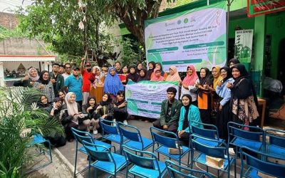 Kolaborasi Institut Teknologi Kesehatan Cendekia Utama Kudus – Politeknik Indonusa SurakartaKembangkan Pojok TOGA Inovatif Berbasis QR Code di Proklim Gajah Putih