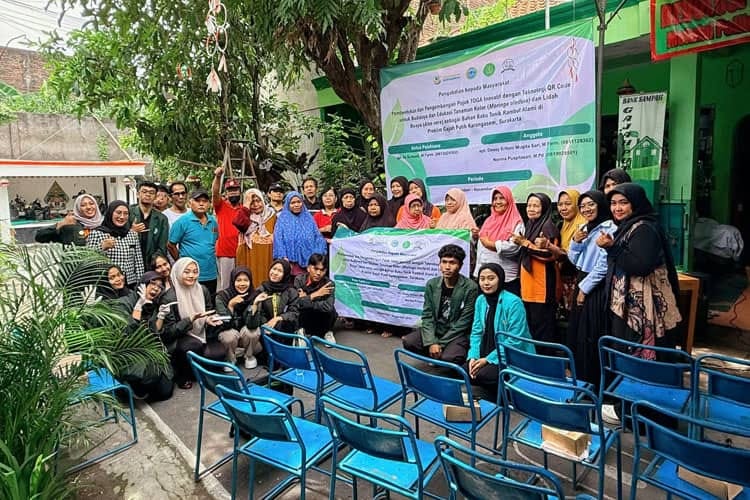 Kolaborasi Institut Teknologi Kesehatan Cendekia Utama Kudus – Politeknik Indonusa SurakartaKembangkan Pojok TOGA Inovatif Berbasis QR Code di Proklim Gajah Putih