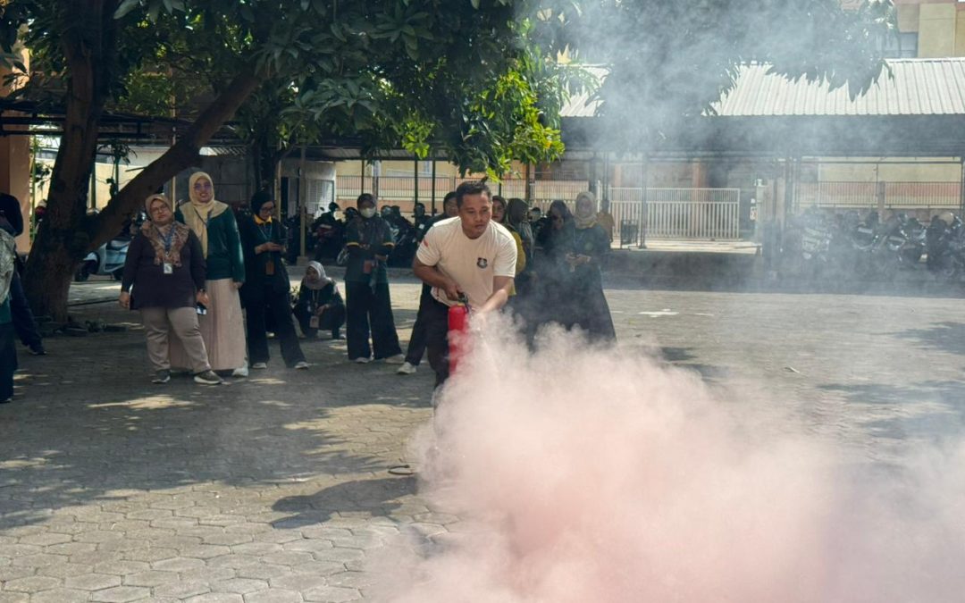 ITEKES Cendekia Utama Kudus Gelar Pelatihan K3 Penggunaan APAR untuk Tingkatkan Kesiapsiagaan Sivitas Akademika